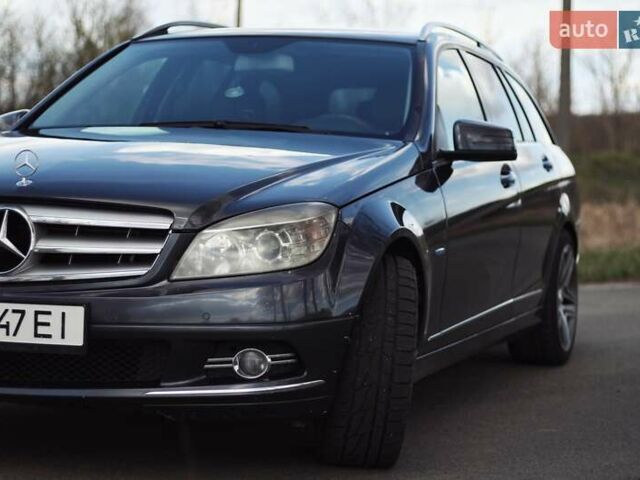 Серый Мерседес Ц-Класс, объемом двигателя 2.2 л и пробегом 250 тыс. км за 10000 $, фото 21 на Automoto.ua