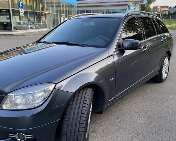Сірий Мерседес Ц-Клас, об'ємом двигуна 2.14 л та пробігом 254 тис. км за 9250 $, фото 5 на Automoto.ua