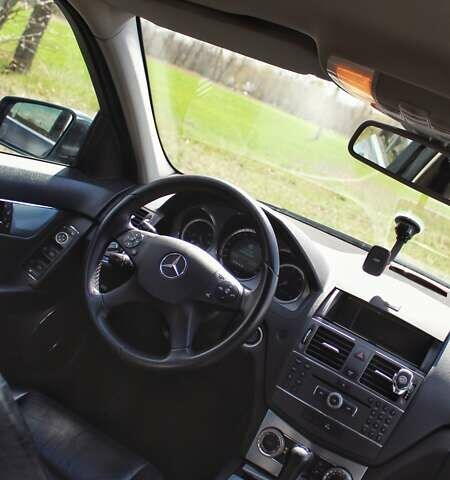 Серый Мерседес Ц-Класс, объемом двигателя 2.2 л и пробегом 250 тыс. км за 10000 $, фото 54 на Automoto.ua