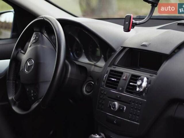 Серый Мерседес Ц-Класс, объемом двигателя 2.2 л и пробегом 250 тыс. км за 10000 $, фото 36 на Automoto.ua