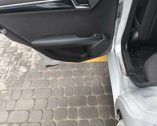 Сірий Мерседес Ц-Клас, об'ємом двигуна 2.2 л та пробігом 332 тис. км за 9200 $, фото 26 на Automoto.ua