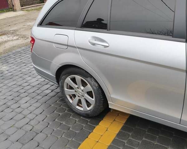 Сірий Мерседес Ц-Клас, об'ємом двигуна 2.2 л та пробігом 332 тис. км за 9200 $, фото 12 на Automoto.ua