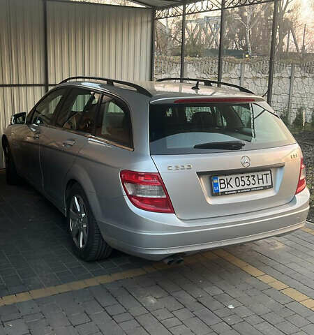 Сірий Мерседес Ц-Клас, об'ємом двигуна 2.2 л та пробігом 260 тис. км за 11200 $, фото 1 на Automoto.ua