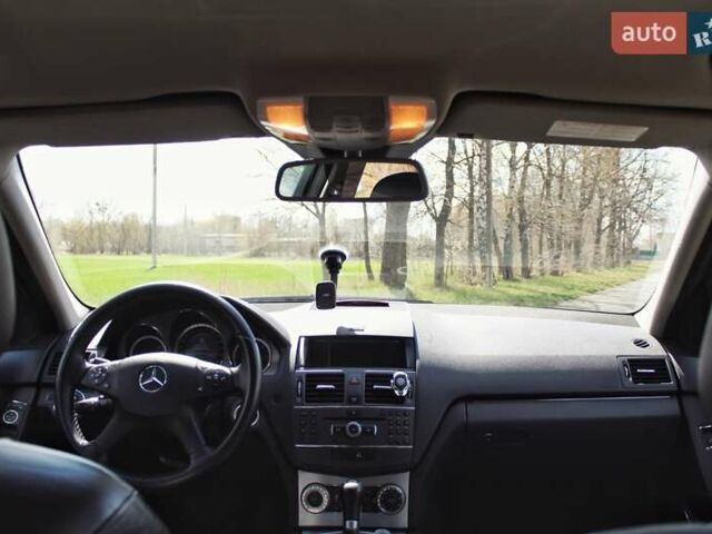 Серый Мерседес Ц-Класс, объемом двигателя 2.2 л и пробегом 250 тыс. км за 10000 $, фото 57 на Automoto.ua
