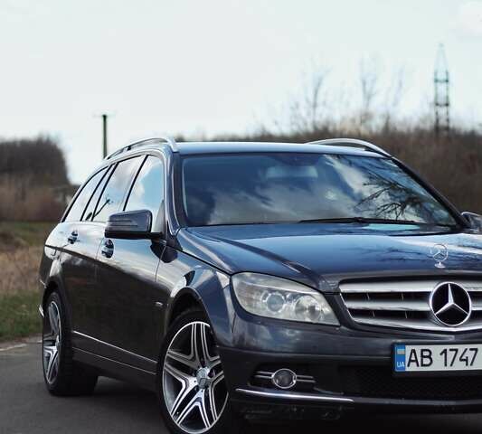 Серый Мерседес Ц-Класс, объемом двигателя 2.2 л и пробегом 250 тыс. км за 10000 $, фото 4 на Automoto.ua