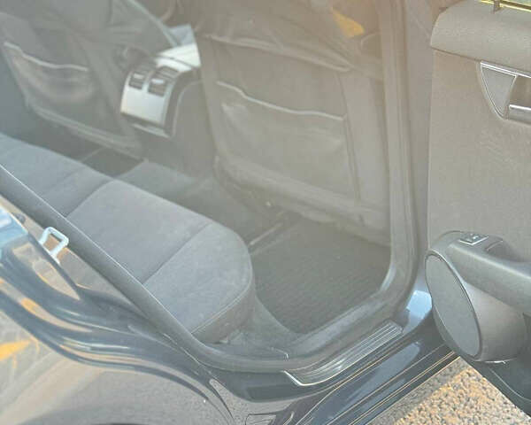 Серый Мерседес Ц-Класс, объемом двигателя 2.2 л и пробегом 327 тыс. км за 9100 $, фото 30 на Automoto.ua