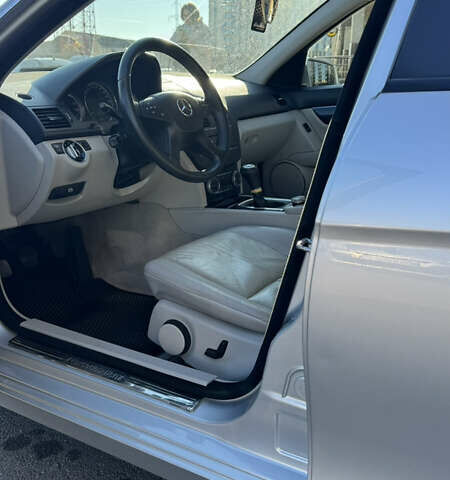 Серый Мерседес Ц-Класс, объемом двигателя 2.2 л и пробегом 276 тыс. км за 8100 $, фото 7 на Automoto.ua