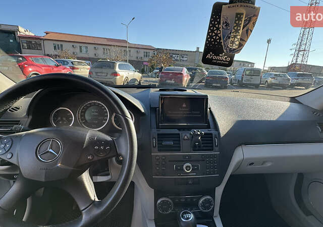 Серый Мерседес Ц-Класс, объемом двигателя 2.2 л и пробегом 276 тыс. км за 8100 $, фото 9 на Automoto.ua