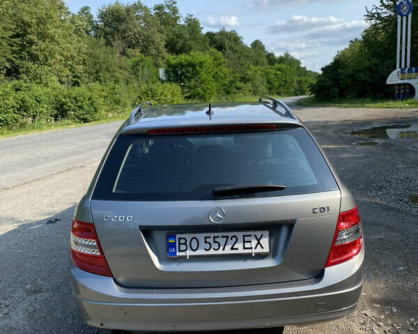 Сірий Мерседес Ц-Клас, об'ємом двигуна 2.14 л та пробігом 330 тис. км за 9800 $, фото 2 на Automoto.ua