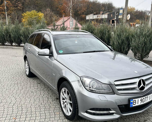 Сірий Мерседес Ц-Клас, об'ємом двигуна 2.14 л та пробігом 305 тис. км за 10400 $, фото 3 на Automoto.ua