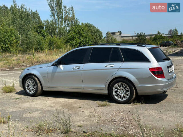 Серый Мерседес Ц-Класс, объемом двигателя 2.2 л и пробегом 310 тыс. км за 8199 $, фото 10 на Automoto.ua