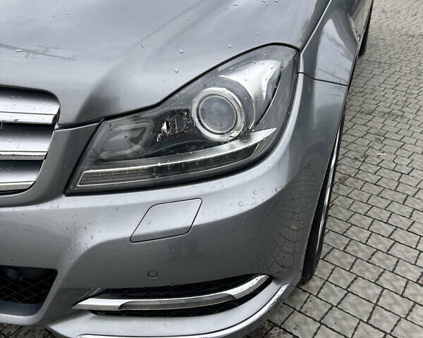 Сірий Мерседес Ц-Клас, об'ємом двигуна 2.14 л та пробігом 305 тис. км за 10400 $, фото 22 на Automoto.ua