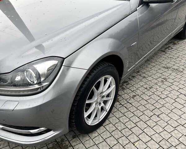 Сірий Мерседес Ц-Клас, об'ємом двигуна 2.14 л та пробігом 305 тис. км за 10400 $, фото 11 на Automoto.ua