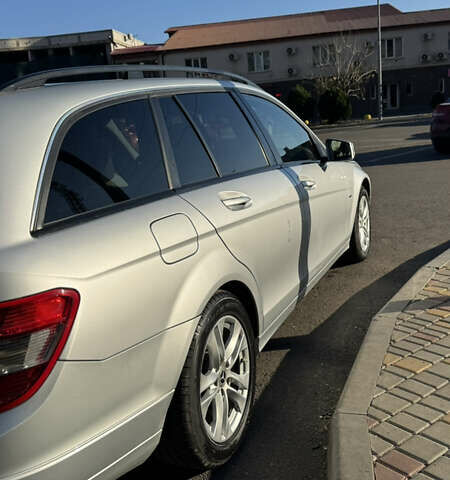 Серый Мерседес Ц-Класс, объемом двигателя 2.2 л и пробегом 276 тыс. км за 8100 $, фото 4 на Automoto.ua