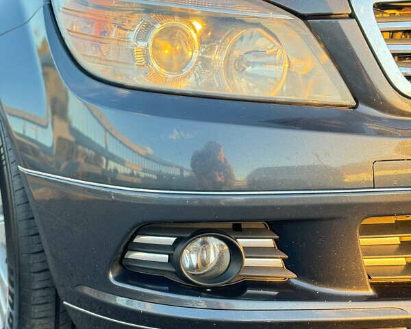 Серый Мерседес Ц-Класс, объемом двигателя 2.2 л и пробегом 327 тыс. км за 9100 $, фото 33 на Automoto.ua