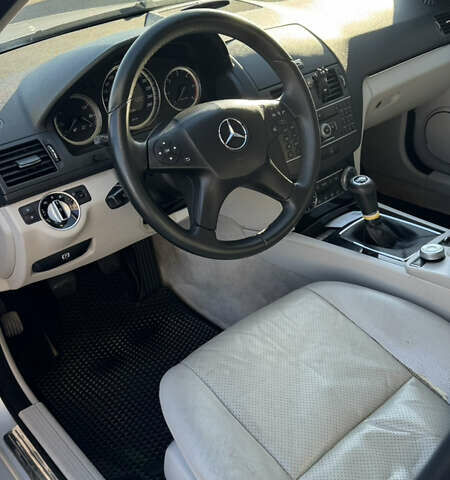 Серый Мерседес Ц-Класс, объемом двигателя 2.2 л и пробегом 276 тыс. км за 8100 $, фото 6 на Automoto.ua