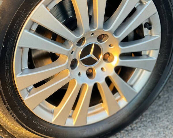 Серый Мерседес Ц-Класс, объемом двигателя 2.2 л и пробегом 327 тыс. км за 9100 $, фото 12 на Automoto.ua