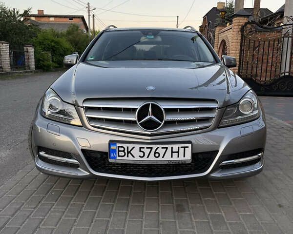 Сірий Мерседес Ц-Клас, об'ємом двигуна 2.2 л та пробігом 200 тис. км за 12500 $, фото 9 на Automoto.ua
