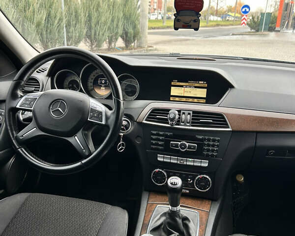 Сірий Мерседес Ц-Клас, об'ємом двигуна 2.14 л та пробігом 305 тис. км за 10400 $, фото 26 на Automoto.ua