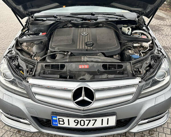 Сірий Мерседес Ц-Клас, об'ємом двигуна 2.14 л та пробігом 305 тис. км за 10400 $, фото 23 на Automoto.ua