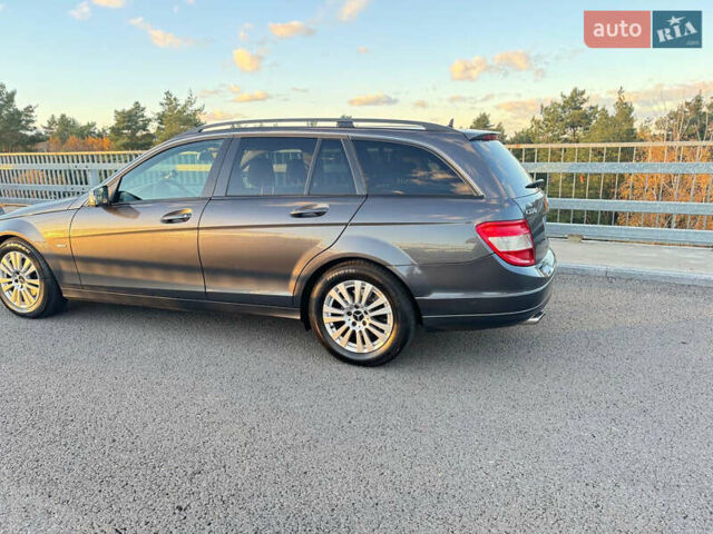 Серый Мерседес Ц-Класс, объемом двигателя 2.2 л и пробегом 327 тыс. км за 9100 $, фото 5 на Automoto.ua