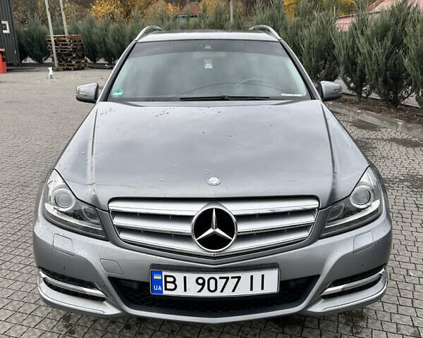 Сірий Мерседес Ц-Клас, об'ємом двигуна 2.14 л та пробігом 305 тис. км за 10400 $, фото 2 на Automoto.ua