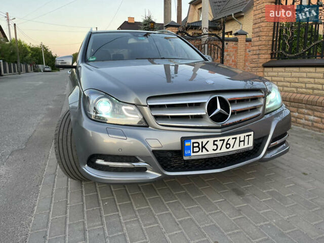 Сірий Мерседес Ц-Клас, об'ємом двигуна 2.2 л та пробігом 200 тис. км за 12500 $, фото 24 на Automoto.ua