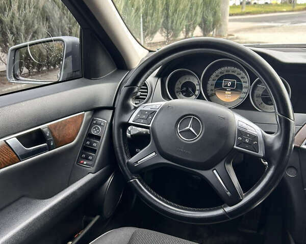 Сірий Мерседес Ц-Клас, об'ємом двигуна 2.14 л та пробігом 305 тис. км за 10400 $, фото 28 на Automoto.ua