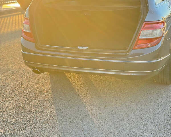 Серый Мерседес Ц-Класс, объемом двигателя 2.2 л и пробегом 327 тыс. км за 9100 $, фото 27 на Automoto.ua