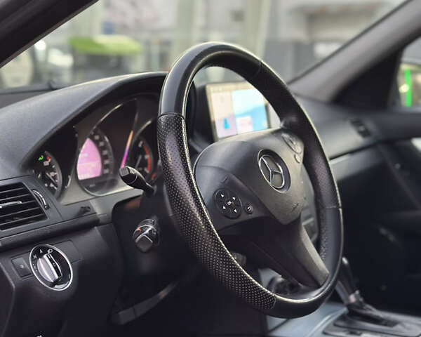 Сірий Мерседес Ц-Клас, об'ємом двигуна 2.5 л та пробігом 321 тис. км за 11500 $, фото 32 на Automoto.ua