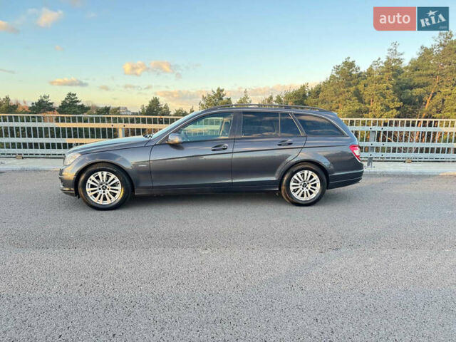 Серый Мерседес Ц-Класс, объемом двигателя 2.2 л и пробегом 327 тыс. км за 9100 $, фото 4 на Automoto.ua