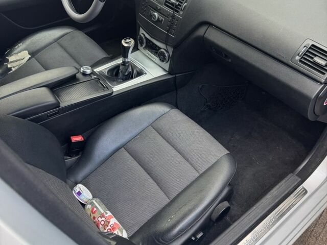 Сірий Мерседес Ц-Клас, об'ємом двигуна 0 л та пробігом 340 тис. км за 4000 $, фото 4 на Automoto.ua