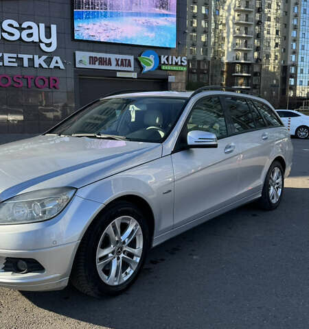 Серый Мерседес Ц-Класс, объемом двигателя 2.2 л и пробегом 276 тыс. км за 8100 $, фото 2 на Automoto.ua