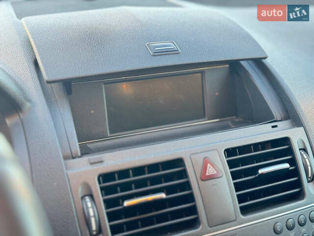 Серый Мерседес Ц-Класс, объемом двигателя 2.2 л и пробегом 327 тыс. км за 9100 $, фото 20 на Automoto.ua