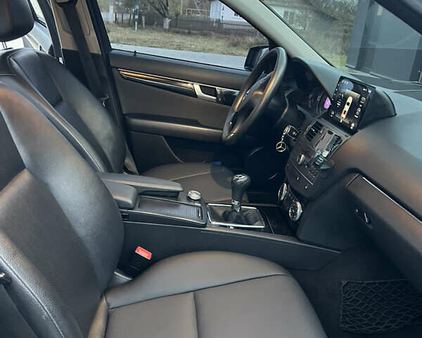 Серый Мерседес Ц-Класс, объемом двигателя 2.14 л и пробегом 369 тыс. км за 9700 $, фото 12 на Automoto.ua