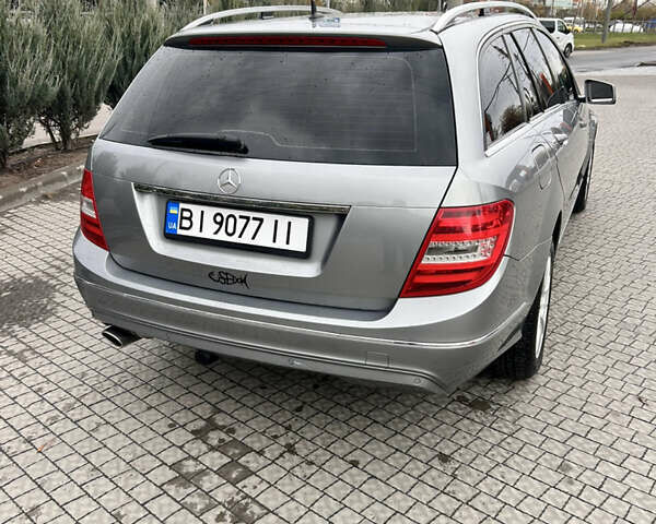 Сірий Мерседес Ц-Клас, об'ємом двигуна 2.14 л та пробігом 305 тис. км за 10400 $, фото 13 на Automoto.ua