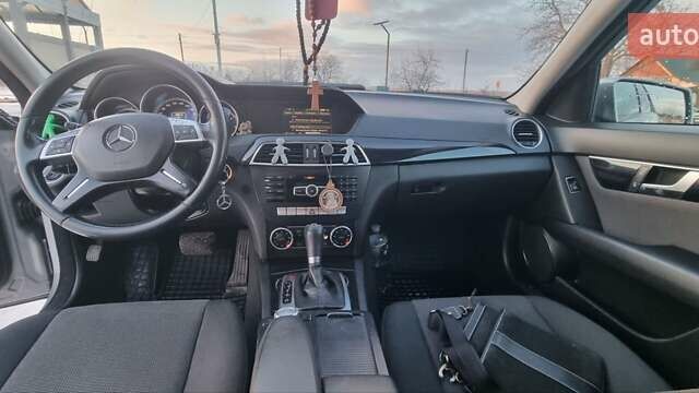 Серый Мерседес Ц-Класс, объемом двигателя 2.2 л и пробегом 325 тыс. км за 12000 $, фото 24 на Automoto.ua