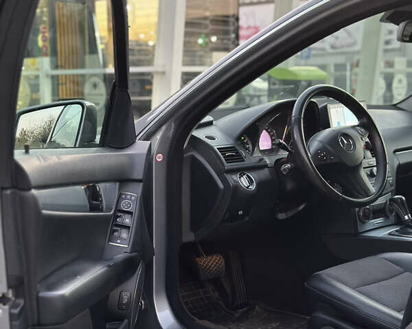 Сірий Мерседес Ц-Клас, об'ємом двигуна 2.5 л та пробігом 321 тис. км за 11500 $, фото 30 на Automoto.ua