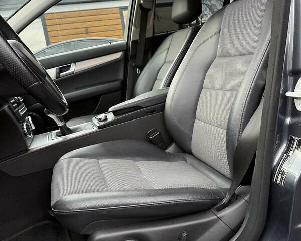 Серый Мерседес Ц-Класс, объемом двигателя 1.8 л и пробегом 317 тыс. км за 10650 $, фото 11 на Automoto.ua