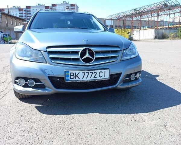 Сірий Мерседес Ц-Клас, об'ємом двигуна 2.2 л та пробігом 276 тис. км за 12000 $, фото 7 на Automoto.ua