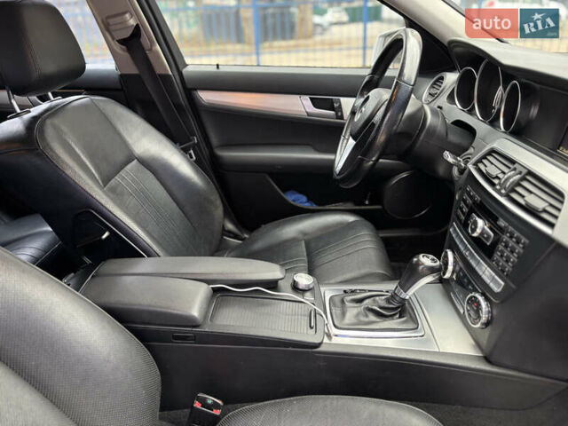 Сірий Мерседес Ц-Клас, об'ємом двигуна 2.14 л та пробігом 313 тис. км за 9950 $, фото 18 на Automoto.ua