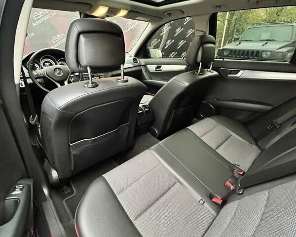 Сірий Мерседес Ц-Клас, об'ємом двигуна 2.99 л та пробігом 366 тис. км за 12700 $, фото 23 на Automoto.ua