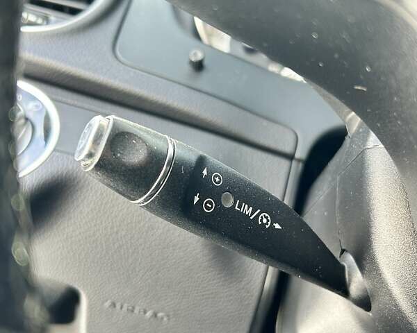 Сірий Мерседес Ц-Клас, об'ємом двигуна 2.99 л та пробігом 366 тис. км за 11999 $, фото 19 на Automoto.ua