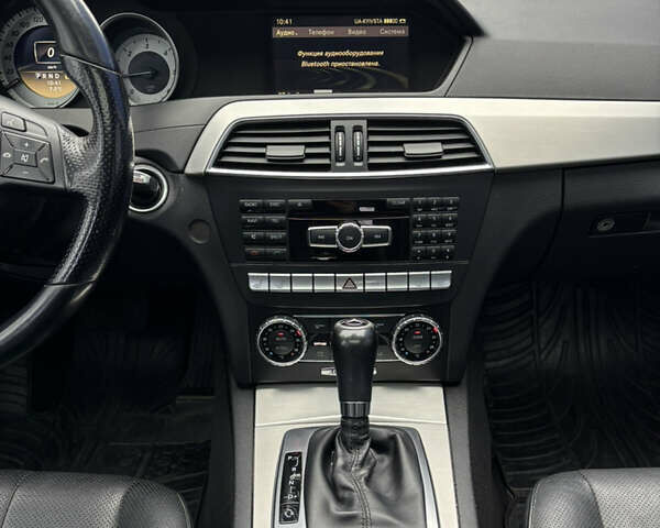 Сірий Мерседес Ц-Клас, об'ємом двигуна 2.14 л та пробігом 313 тис. км за 9950 $, фото 14 на Automoto.ua