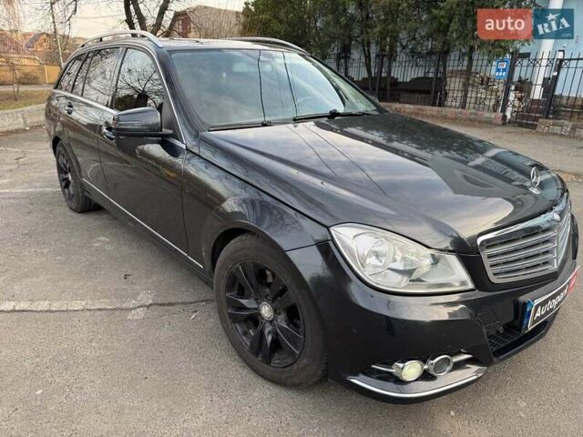 Серый Мерседес Ц-Класс, объемом двигателя 3 л и пробегом 260 тыс. км за 12590 $, фото 2 на Automoto.ua