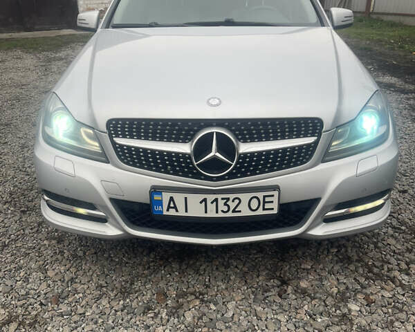 Сірий Мерседес Ц-Клас, об'ємом двигуна 2.15 л та пробігом 304 тис. км за 12000 $, фото 9 на Automoto.ua