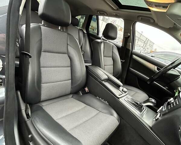 Сірий Мерседес Ц-Клас, об'ємом двигуна 2.99 л та пробігом 366 тис. км за 12700 $, фото 31 на Automoto.ua