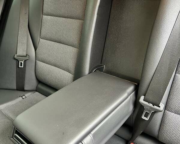 Сірий Мерседес Ц-Клас, об'ємом двигуна 2.99 л та пробігом 366 тис. км за 12700 $, фото 28 на Automoto.ua