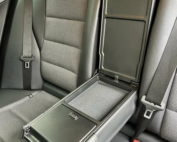 Сірий Мерседес Ц-Клас, об'ємом двигуна 2.99 л та пробігом 366 тис. км за 12700 $, фото 27 на Automoto.ua