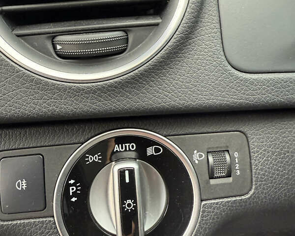 Серый Мерседес Ц-Класс, объемом двигателя 1.8 л и пробегом 317 тыс. км за 10650 $, фото 13 на Automoto.ua